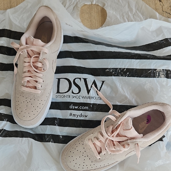 Nikes Women's Blush Pink Sneakers - Picture 8 of 8